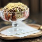 Dubajský zmrzlinový pohár s jahodami